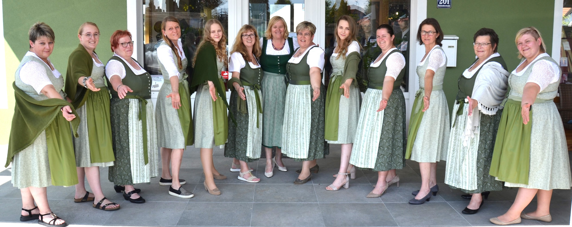 waldviertler_baeuerinnendirndl_00